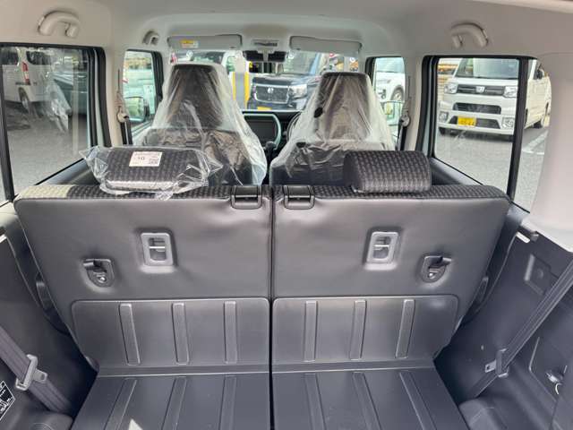 リアゲートオープン！低床で荷物も載せやすい♪