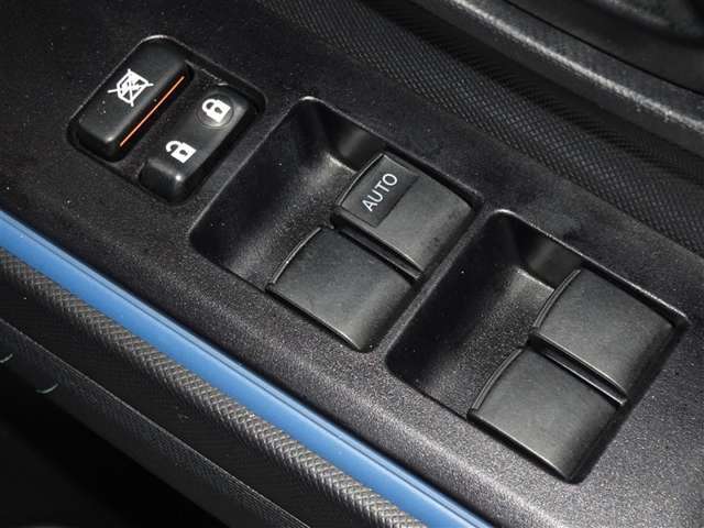 電動格納式ドアミラー・パワーウインドウを装備してます。