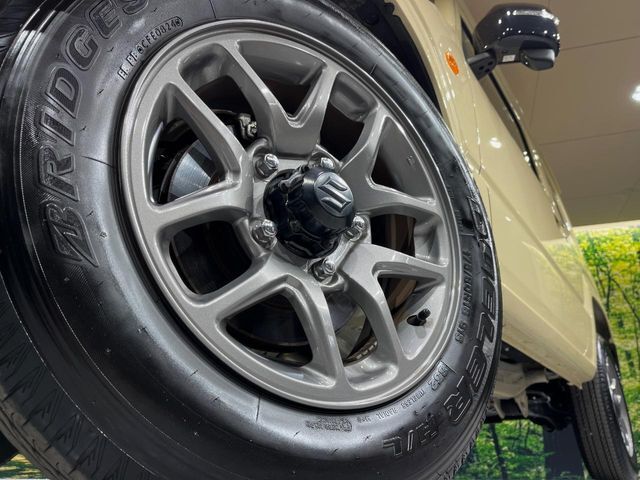 【純正16インチアルミホイール】外観にマッチした純正アルミホイールを装着しております。各種社外アルミホイールや、スタッドレスタイヤも取扱いしております。是非ご相談ください♪