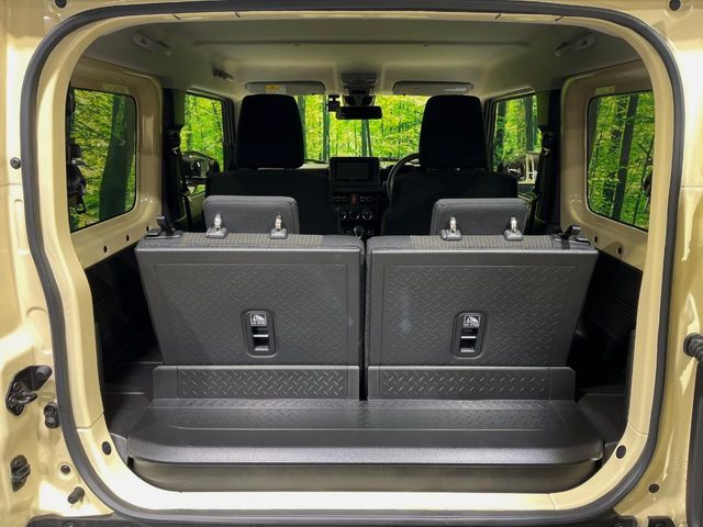 普段のお買い物や通勤、送迎等に十分な荷室スペースを確保しております。セカンドシートを倒すと、大きな荷物の積載も可能です♪