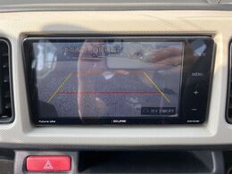 【バックカメラ】駐車時に後方がリアルタイム映像で確認できます。大型商業施設や立体駐車場での駐車時や、夜間のバック時に大活躍！運転スキルに関わらず、今や必須となった装備のひとつです！
