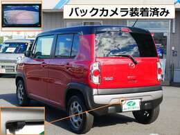 バックカメラは違和感なくスッキリと装着されています。　いかにも装着された感が無いのは良いですね。　　デジタルミラーなどのその他オプションパーツ装着もお任せ下さい！！