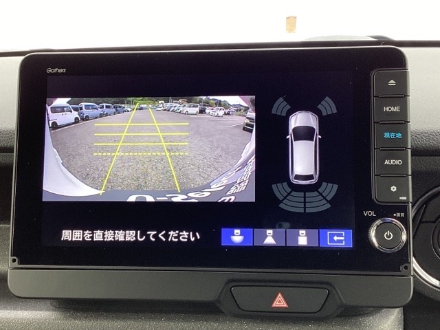 ガイド線表示機能付きのバックカメラで、バックでの車庫入れも安心です。