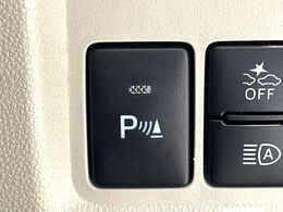 【スマートアシスト】走行中に前方の車両等を認識し、衝突しそうな時は警報とブレーキで衝突回避と被害軽減をアシスト。より安全にドライブをお楽しみいただけます。