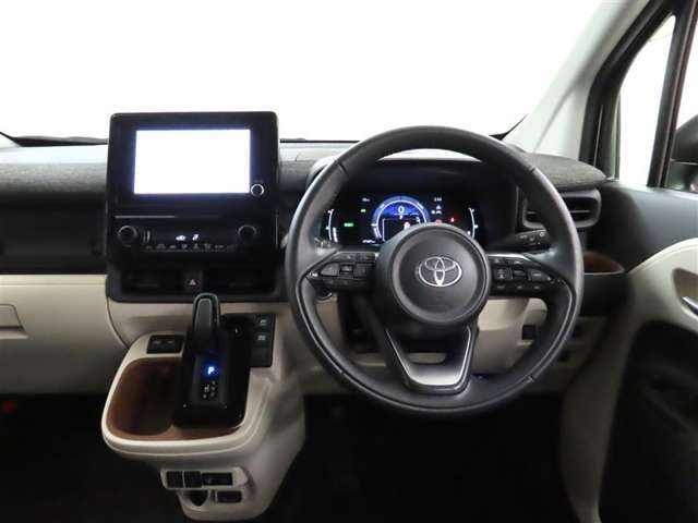 整然と纏められた操作性の良いスイッチ類。