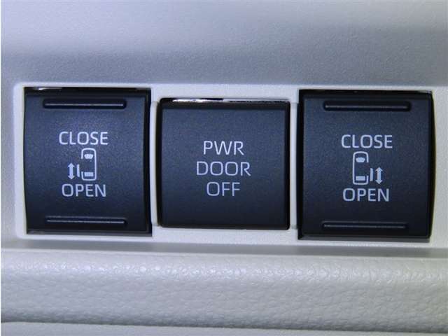 両側電動スライドドアを装備しております。