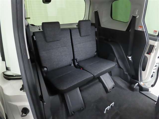 サードシートがついている7人乗りの車両です。