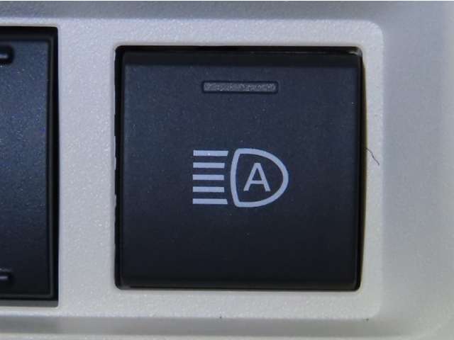 オートマチックハイビームを装備しております。