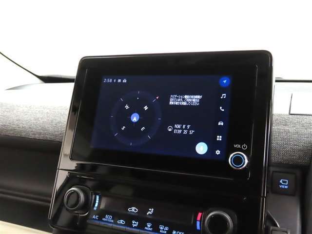 メーカー装着のディスプレイオーディオを装備しております。