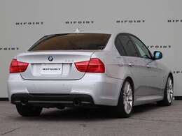 DセグメントセダンのベンチマークともいえるBMW3シリーズ　左ハンドルの本国仕様のBMWと同じパッケージングを持ちE90本来の設計をそのままご使用いただけるモデルです