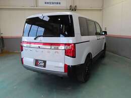 プライバシーガラスで強い日差しもカット■暑い夏の日でもエアコンが良く効き、大切なお荷物も外から見えにくいです★