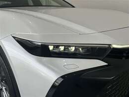 LEDヘッドライトです。デザイン性がよくとても明るいので、夜間の走行や悪天候でも安心です。しかも長寿命！