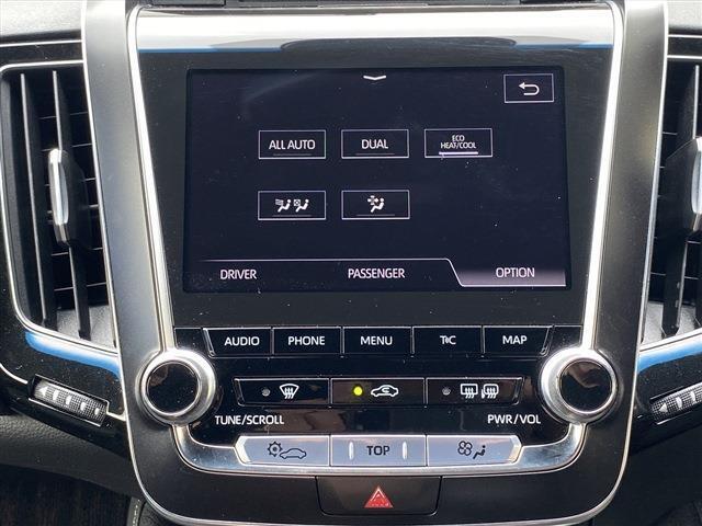 こちらのお車にはメーカーナビ地デジ・Bカメラ・CD・DVD・ブルーレイ・ブルートゥース・シートH・ステアH・レーダーC・LTA・Cセンサー・ETC・USB・17AW・LEDライト・フォグが装備！