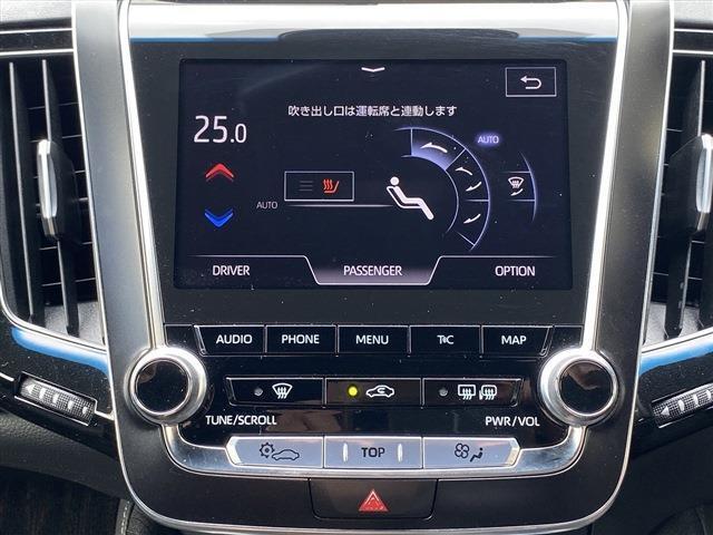 こちらのお車にはメーカーナビ地デジ・Bカメラ・CD・DVD・ブルーレイ・ブルートゥース・シートH・ステアH・レーダーC・LTA・Cセンサー・ETC・USB・17AW・LEDライト・フォグが装備！