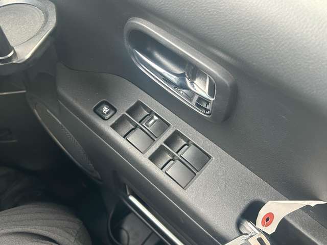 パワーウインドウスイッチです。