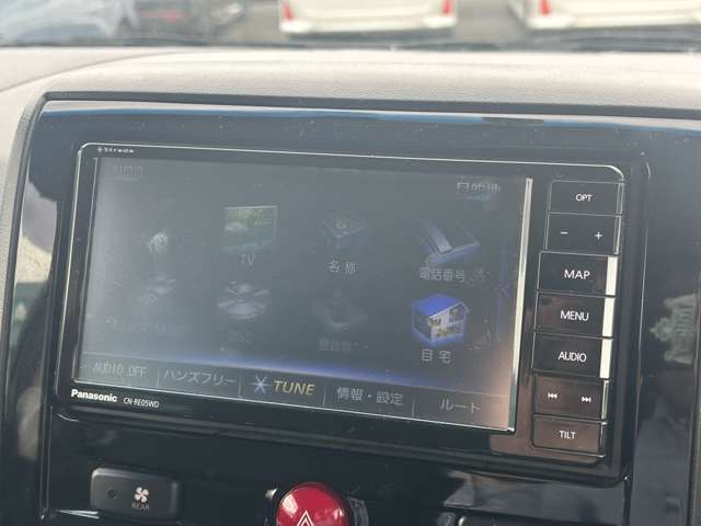 フルセグTV、CD、DVD、Bluetooth機能付きナビです。