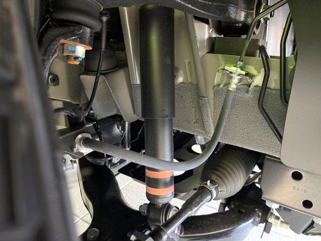 お車を安心してお乗りいただく為には、足回りの定期点検が欠かせません。サービスサポート（有償保証）では無料点検もご提供しており、安心のカーライフをお過ごしいただけるサポート体制が整っています。