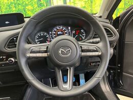 【スマートシティブレーキサポート】走行中に前方の車両と歩行者を認識。衝突の危険が高いと判断した場合に警報や緊急ブレーキで衝突回避や衝突時の被害軽減を支援します。