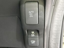 【シティブレーキアクティブシステム】低速走行中に前方の車両等を認識し、衝突しそうな時は警報とブレーキで衝突回避と被害軽減をアシスト。より安全にドライブをお楽しみいただけます。