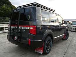 プライバシーガラスで強い日差しもカット■暑い夏の日でもエアコンが良く効き、大切なお荷物も外から見えにくいです★