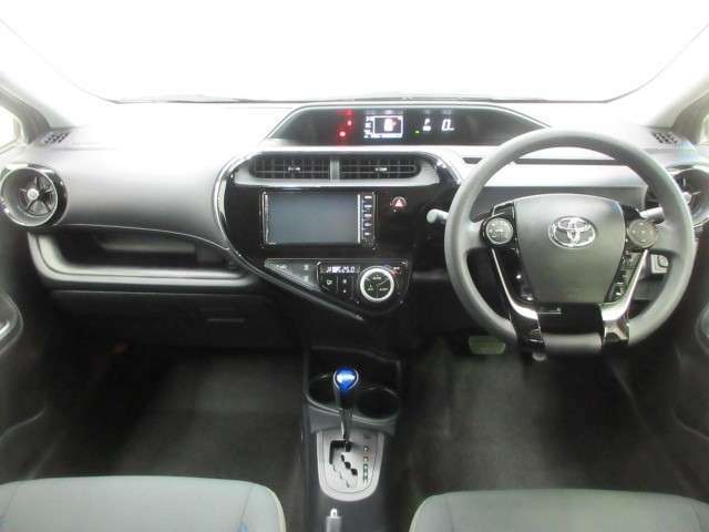 「中古車ハイブリッド保証」付き。ハイブリッド機構を無償で保証します。保証期間は、初度登録年月から10年目まで、またはロングラン保証が終わってから3年間。ただし累計走行距離が20万km以内です。