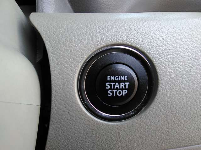 プッシュボタンスタート　キーを身に付けていればキーを挿さずにエンジンスタートできます。　いちいちキーを出さなくて良いのでとっても楽です♪