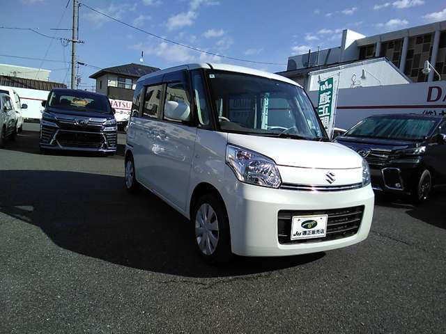 当店では、お客様が安心してお車に乗って頂くために、徹底した納車点検を行っております。また、タイヤ、バッテリー、エンジンオイル等の部品が要整備と認められた場合は新品交換しております。