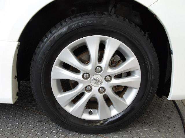 純正16インチアルミ！タイヤサイズは205/60R16です