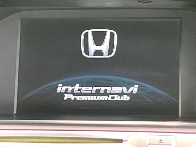 【メーカー純正ナビ】インテリアに溶け込むスタイリッシュな「専用設計」メーカーナビを装備♪視認性や操作性など基本性能にも優れ、より上質なカーライフをお楽しみいただけます。