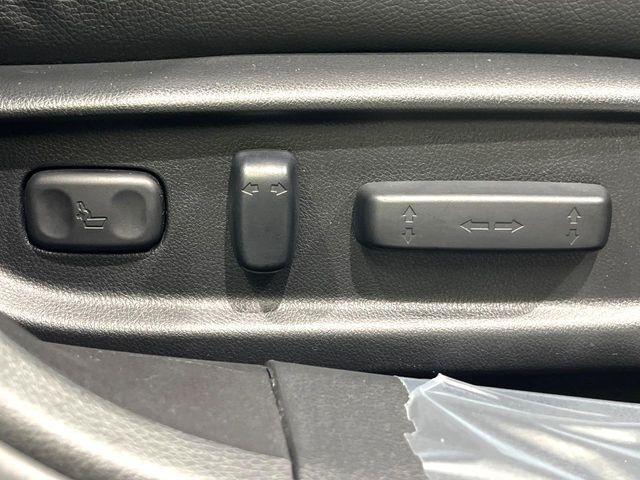 【パワーシート】スイッチ一つで簡単にシートの微調整が可能！電動だから力もいりません！快適なシートポジションにセットして、快適なドライブをお楽しみください。