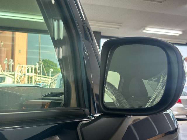 当店は16号線沿いにあります。「軽」未使用車専門店と書かれている赤色の看板が目印です。