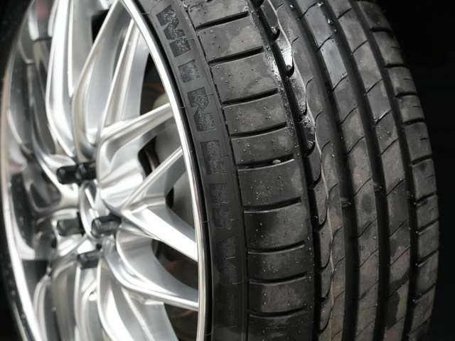 別途費用で新品タイヤに交換可能です！