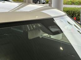 デュアルセンサーブレーキサポートや横滑り防止装置、車線逸脱警報機能などのサポート装備も充実♪