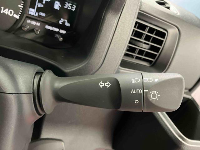 【オートライト】　周囲の明るさに応じて、ヘッドランプを自動的に点灯・消灯してくれるので、とても便利です