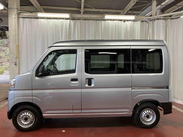 【スマートアシスト搭載車】　衝突回避支援ブレーキ機能（対車両・歩行者）、衝突警報機能（対車両・対歩行者）、誤発信抑制制御機能などの機能で安全な運転をサポートします