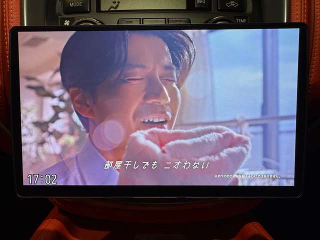 走行中にテレビもご視聴いただけますので、朝のニュース番組はもちろん、ゴールデンタイムのバラエティ番組も欠かさずお楽しみいただけます。