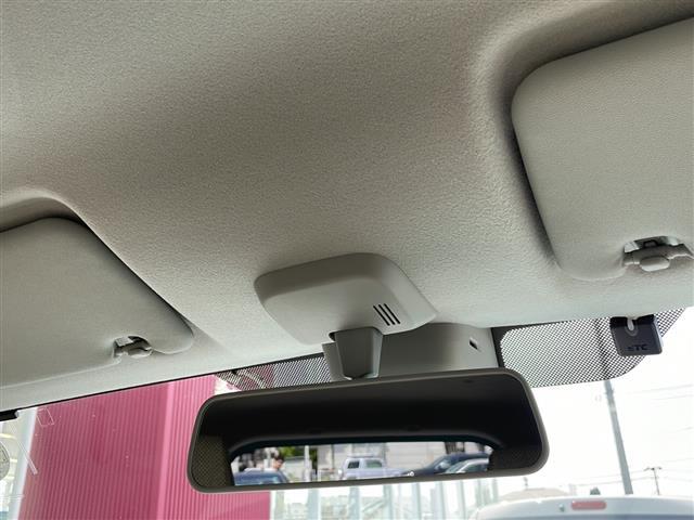 【内装の除菌消臭】車内の細菌やカビを除去しニオイの元となる菌の抑制をします。様々な物質に直接反応して酸化、分解します。人気オプションの一つです。