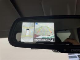 【アラウンドビューモニター】まるでクルマを真上から見下ろしたかのような視点で駐車をサポートします！クルマの斜め後ろや真横など、前後左右の4つのカメラの映像が合成されて、モニターに映し出されます。