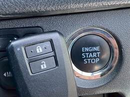 【スマートキー】車内へのアクセスやエンジン始動が楽々に行える今や必須アイテムのキー複製防止の「イモビライザー」まで備わっております。