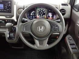 ハンドル左側にはオーディオ操作が出来るオーディオリモートコントロールスイッチ、右側にはHonda SENSINGとオートクルーズコントロールのスイッチを装備！