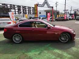 内外装美車です。ドレスアップは当社にお任せ下さい！当社でアフターパーツの購入、取付も可能です！パーツカタログもご用意しておりますのでお気軽にお問い合わせください！