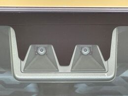 【スマートアシスト】走行中に前方の車両等を認識し、衝突しそうな時は警報とブレーキで衝突回避と被害軽減をアシスト。より安全にドライブをお楽しみいただけます。