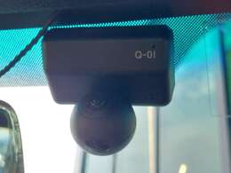 【ドライブレコーダー】映像・音声などの運転中の記録を残します。事故などを起こした起こされた時の証拠になりえますので、もしも時でも安心ですね。