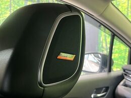 【BOSEサウンドシステム】メーカーオプションの高品位サウンドシステムを搭載。専用のチューニングが施された大小様々なスピーカーから良質なサウンドが奏でられ、臨場感あふれる音響空間を演出します。