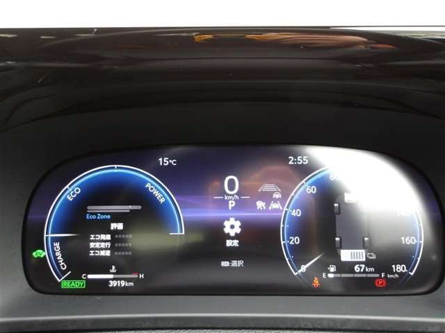 とっても見やすいメーターです。夜間時はラグジュアリーな気分にさせてくれる照明が魅力ですので、夜のドライブも楽しみになりますよ♪