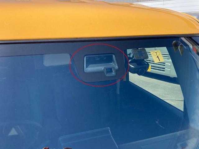 デュアルセンサーブレーキサポート（DSBS）　フロントガラス上部にあるセンサー部です。単眼カメラとレーダーで車両前方の状況を検知し各種制御を行います。衝突被害軽減ブレーキ・誤発進抑制機能　等