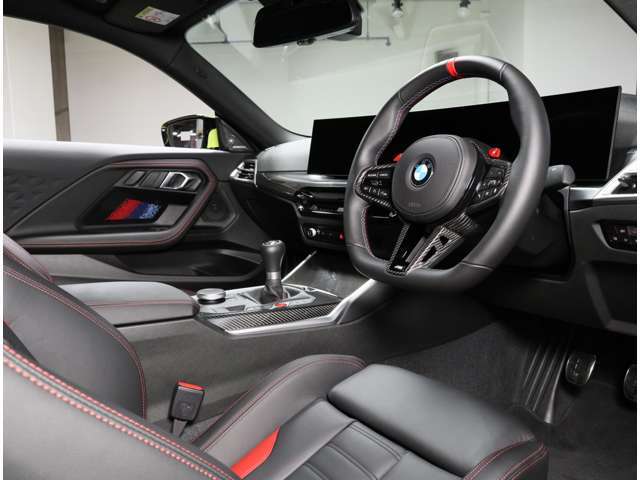 BMW認定中古車は360°チェックリストに従い徹底的にチェック。エンジンやトランスミッション、電気系統やコンピュータ・システムなどを詳細に点検。交換基準に達した部品は整備した後にご納車いたします。