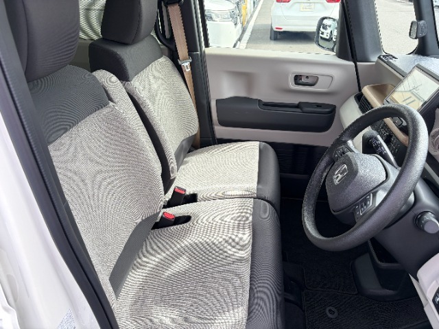 1列目シートです。足元までゆったりとご乗車頂けます！！