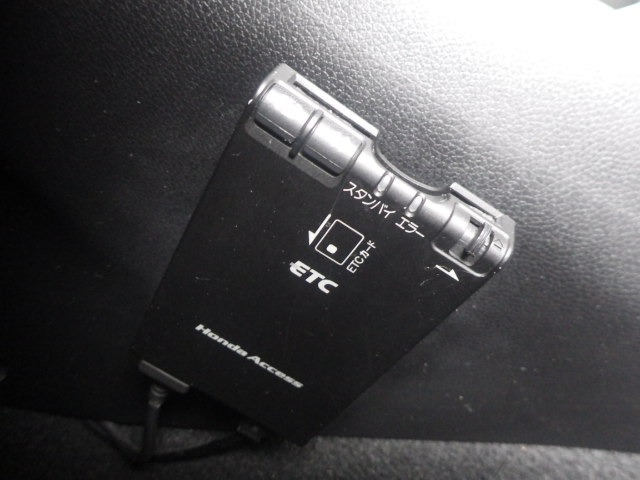 【ETC】便利なETC車載器も装備！高速道路の料金所もスムーズに通過できます。今や必須の装備ですね！お客様用にセットアップをしてのお渡しとなります！