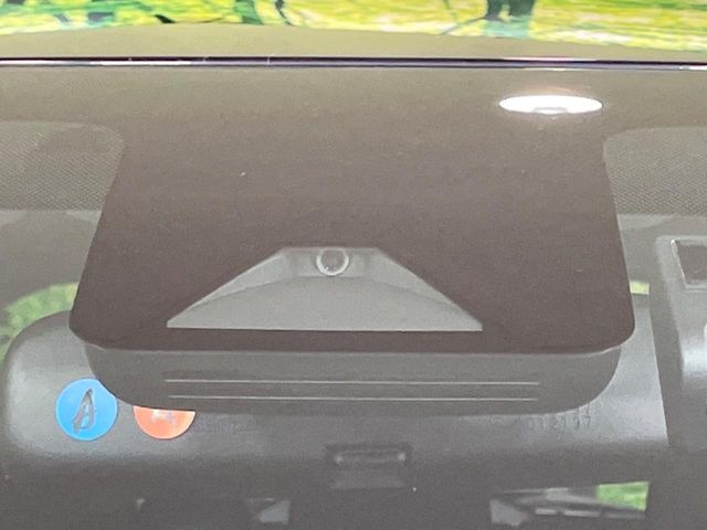 【トヨタセーフティセンス】走行中に前方の車両等を認識し、衝突しそうな時は警報とブレーキで衝突回避と被害軽減をアシスト。より安全にドライブをお楽しみいただけます。